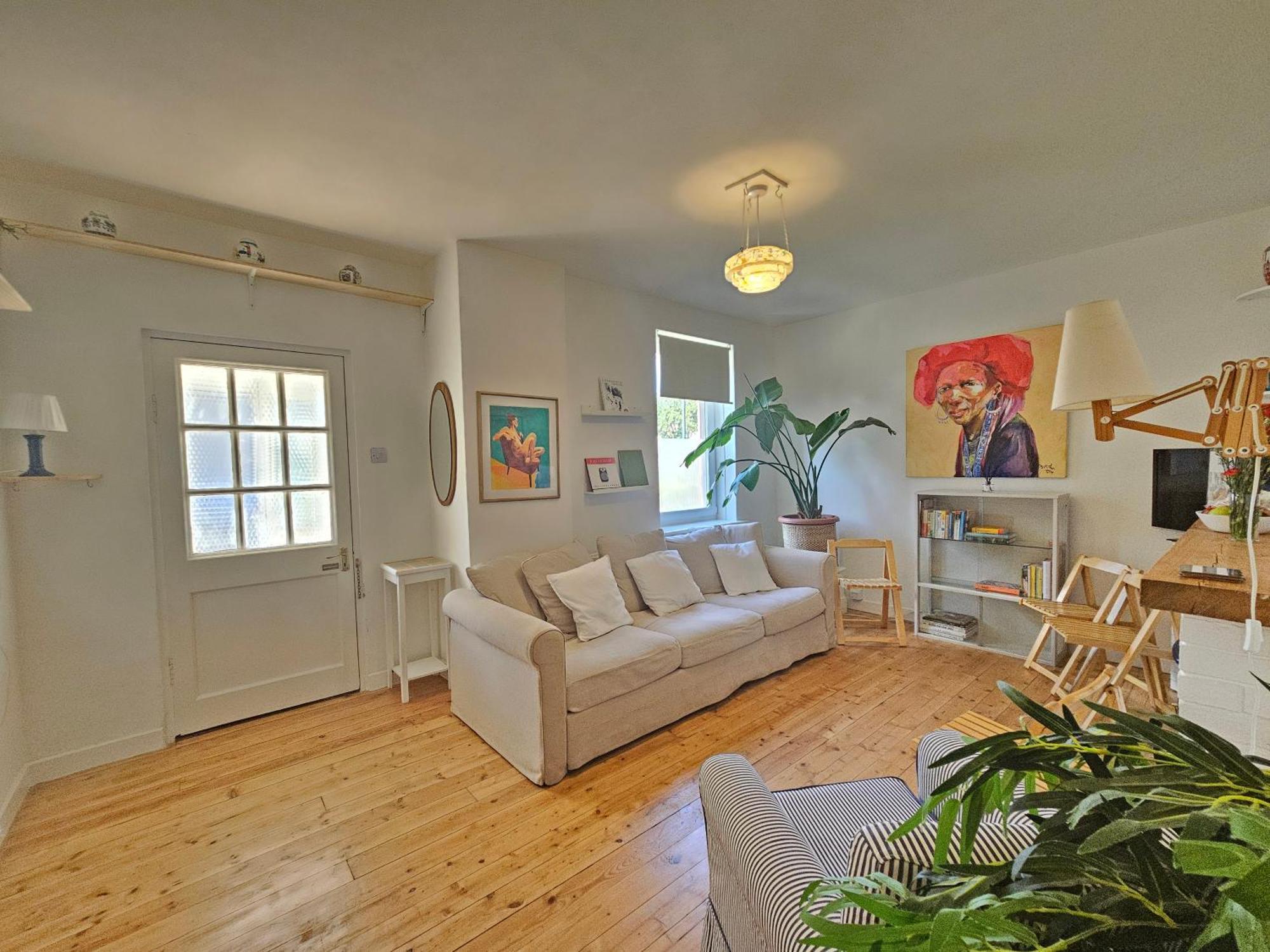 Charming 2-bedroom Ground Floor With Garden And Free On-street Parking Apartment