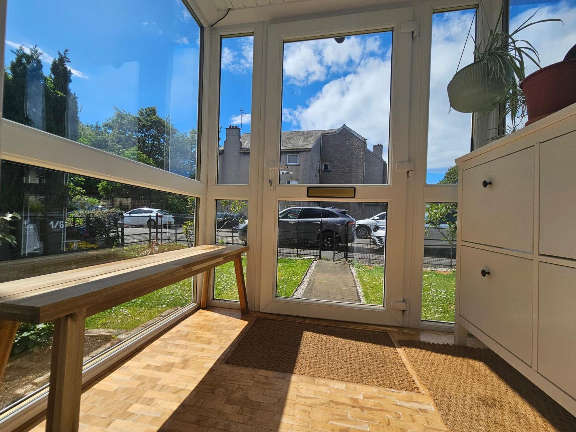 Apartment Charming 2-bedroom Ground Floor With Garden And Free On-street Parking *